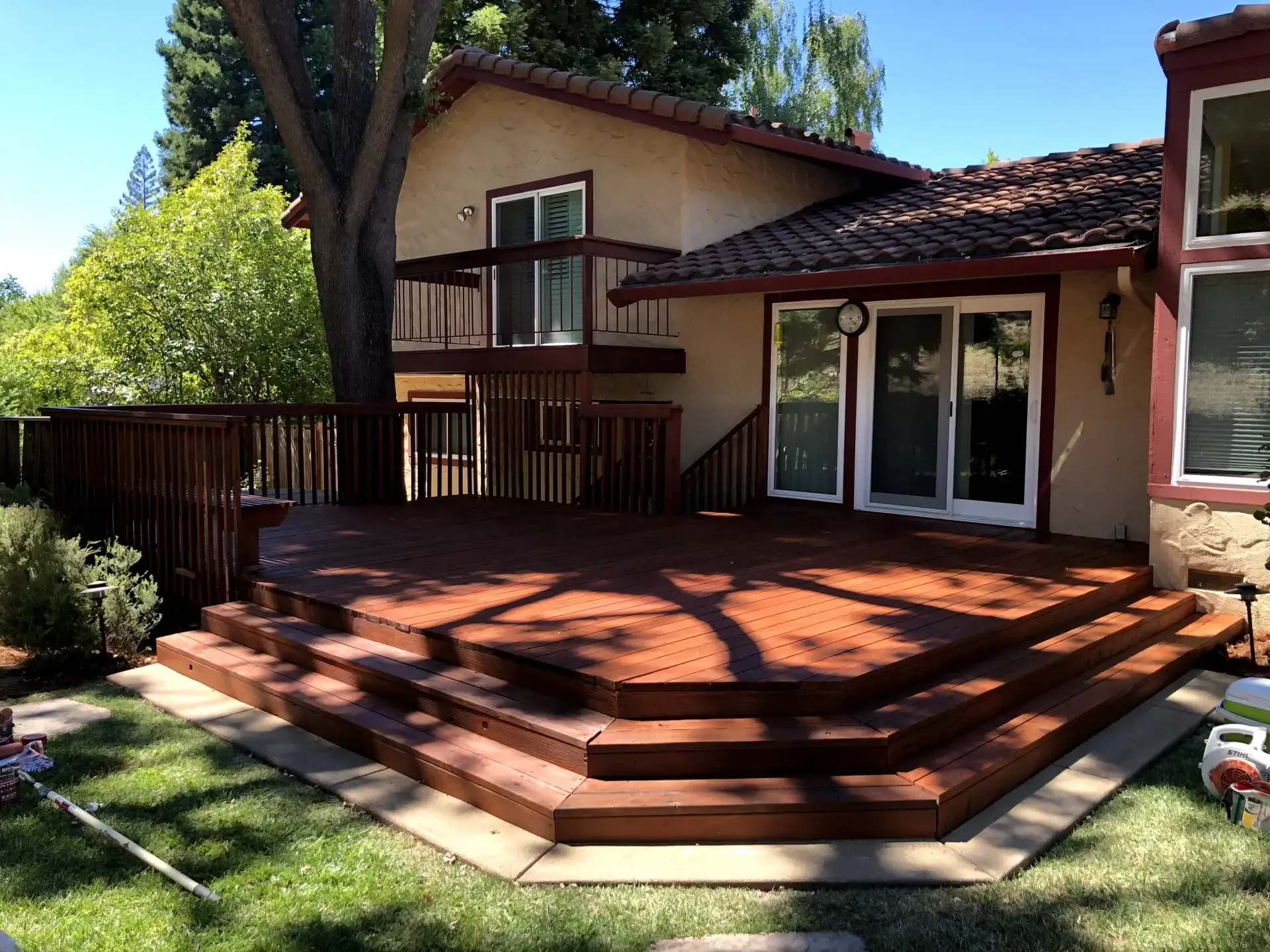 Painting contractors, exterior paint and desk staining.