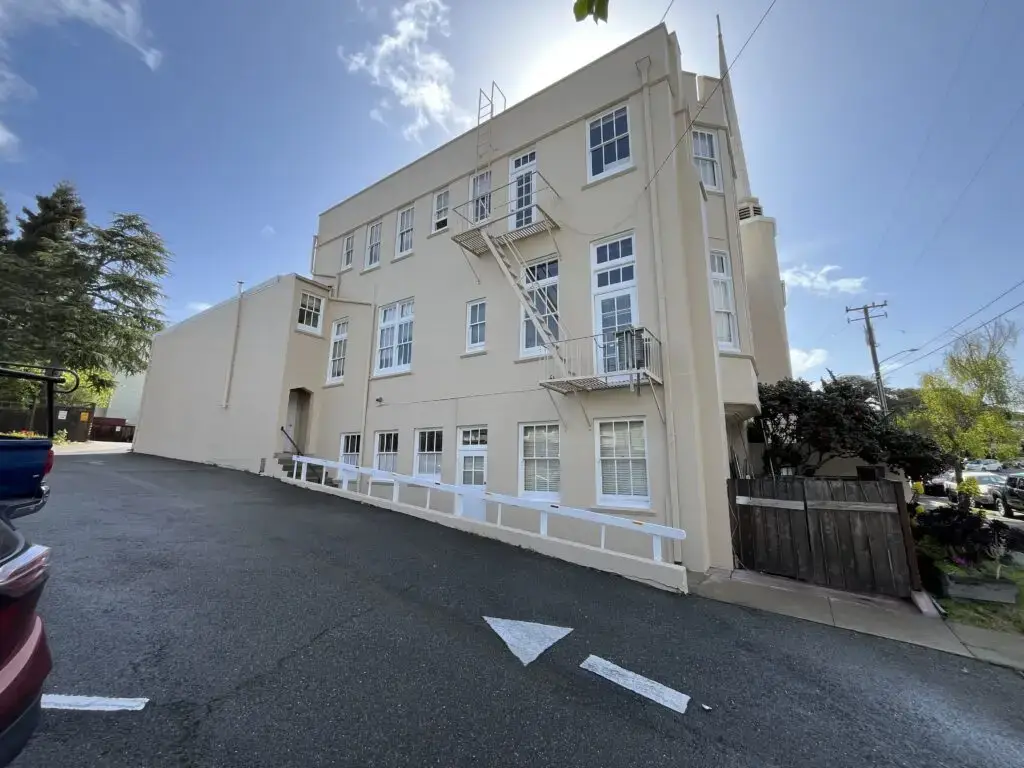 Commercial painting Oakland CA – beige exterior repaint on East Bay multi-unit building